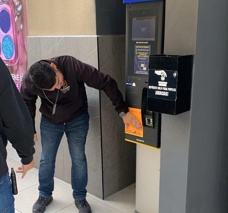 Clausura Gobierno Municipal de Tijuana estacionamientos de Plaza Río y Macro Plaza por irregularidades