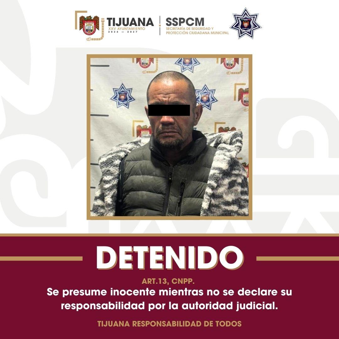 Aseguran agentes municipales a un individuo por su presunta participación en un asalto en la colonia Los Santos
