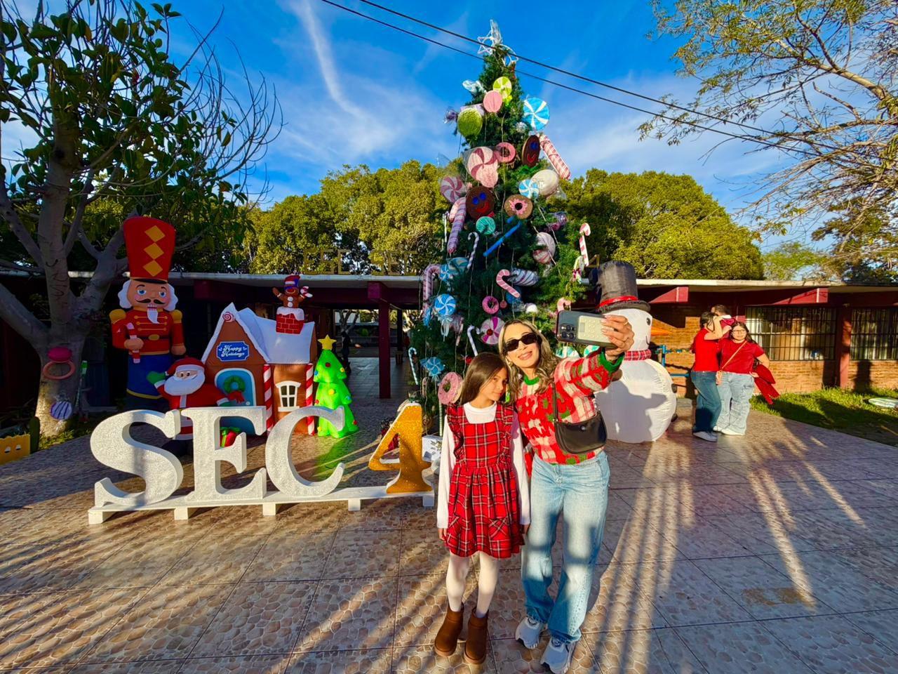 Celebran estudiantes la magia de la navidad con actividades artísticas y culturales