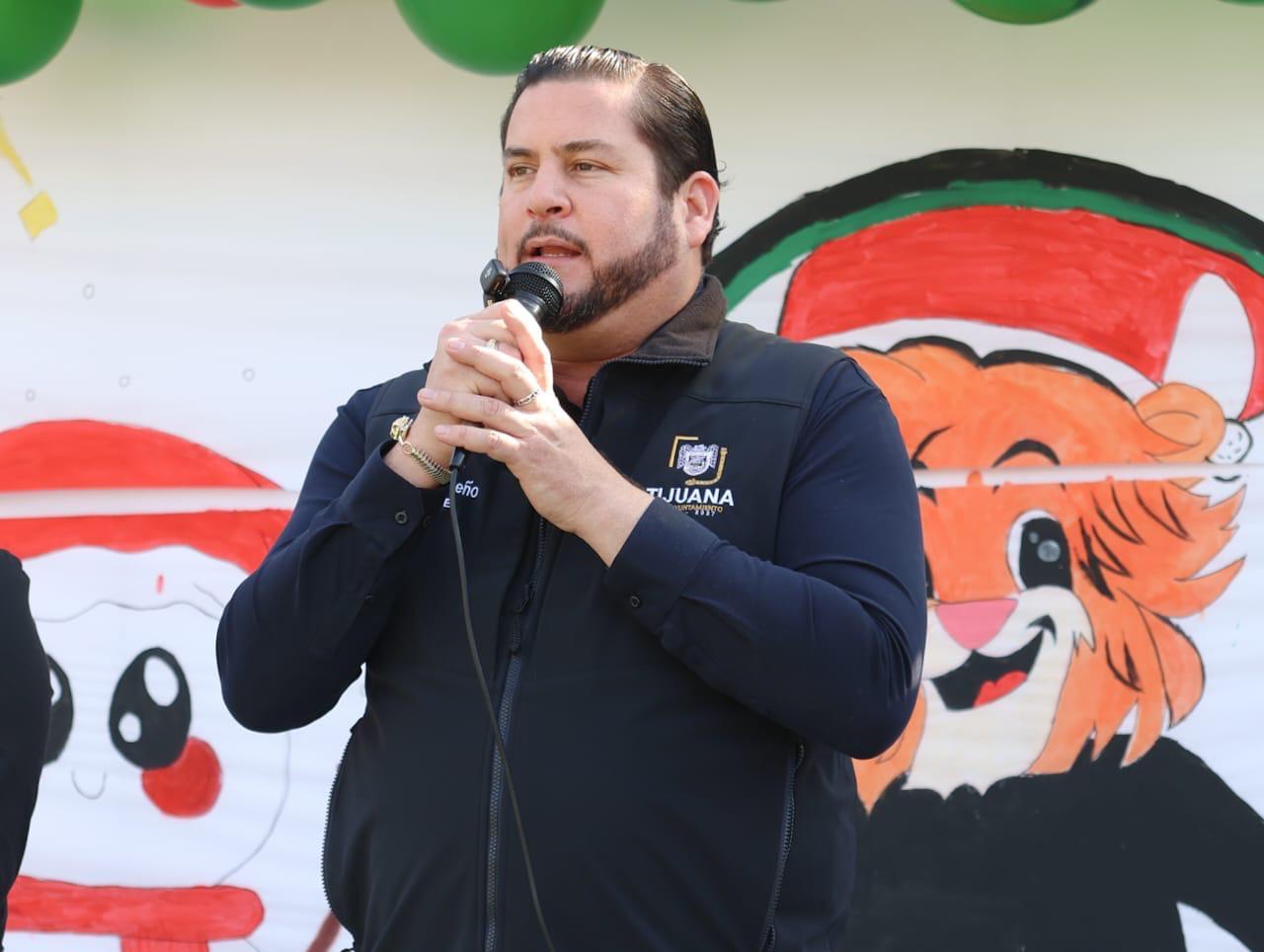 Convive Ismael Burgueño Ruiz con integrantes de la Policía Juvenil en posada 2025