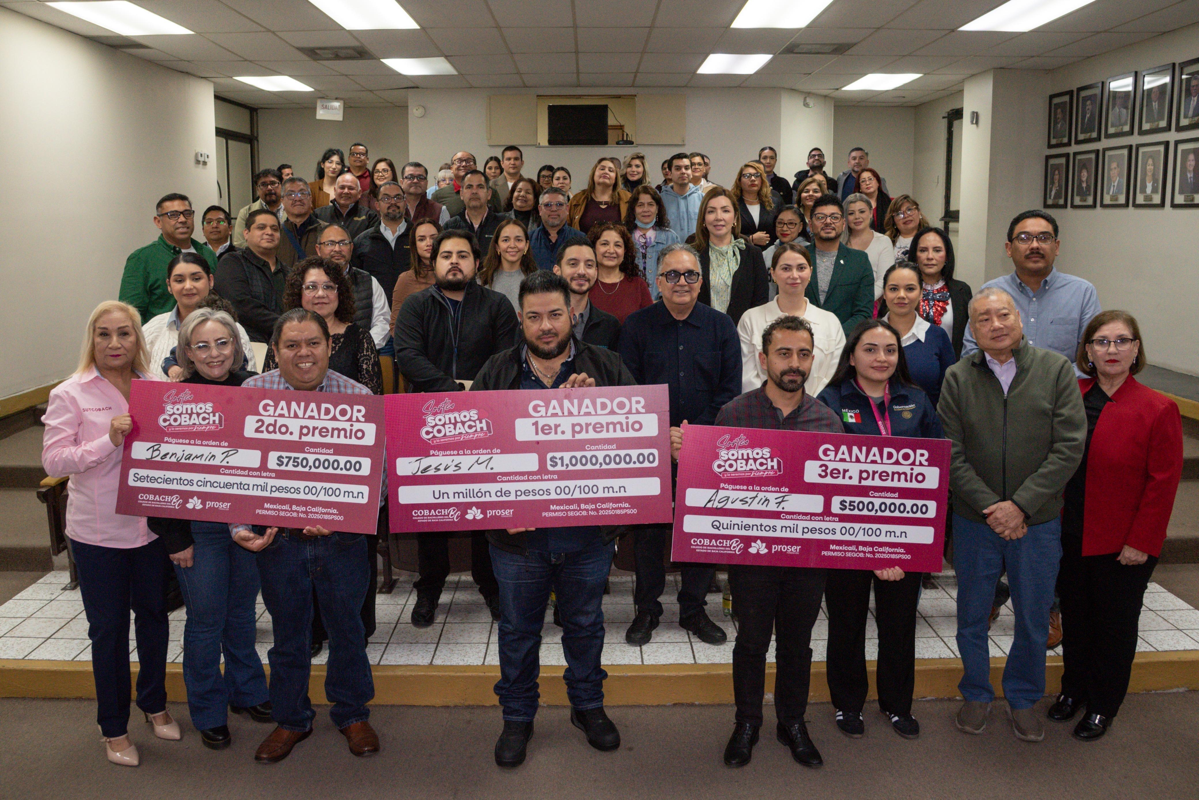 ENTREGAN PREMIOS PRINCIPALES DEL SORTEO SOMOS COBACH EN BENEFICIO DE LA EDUCACIÓN MEDIA SUPERIOR