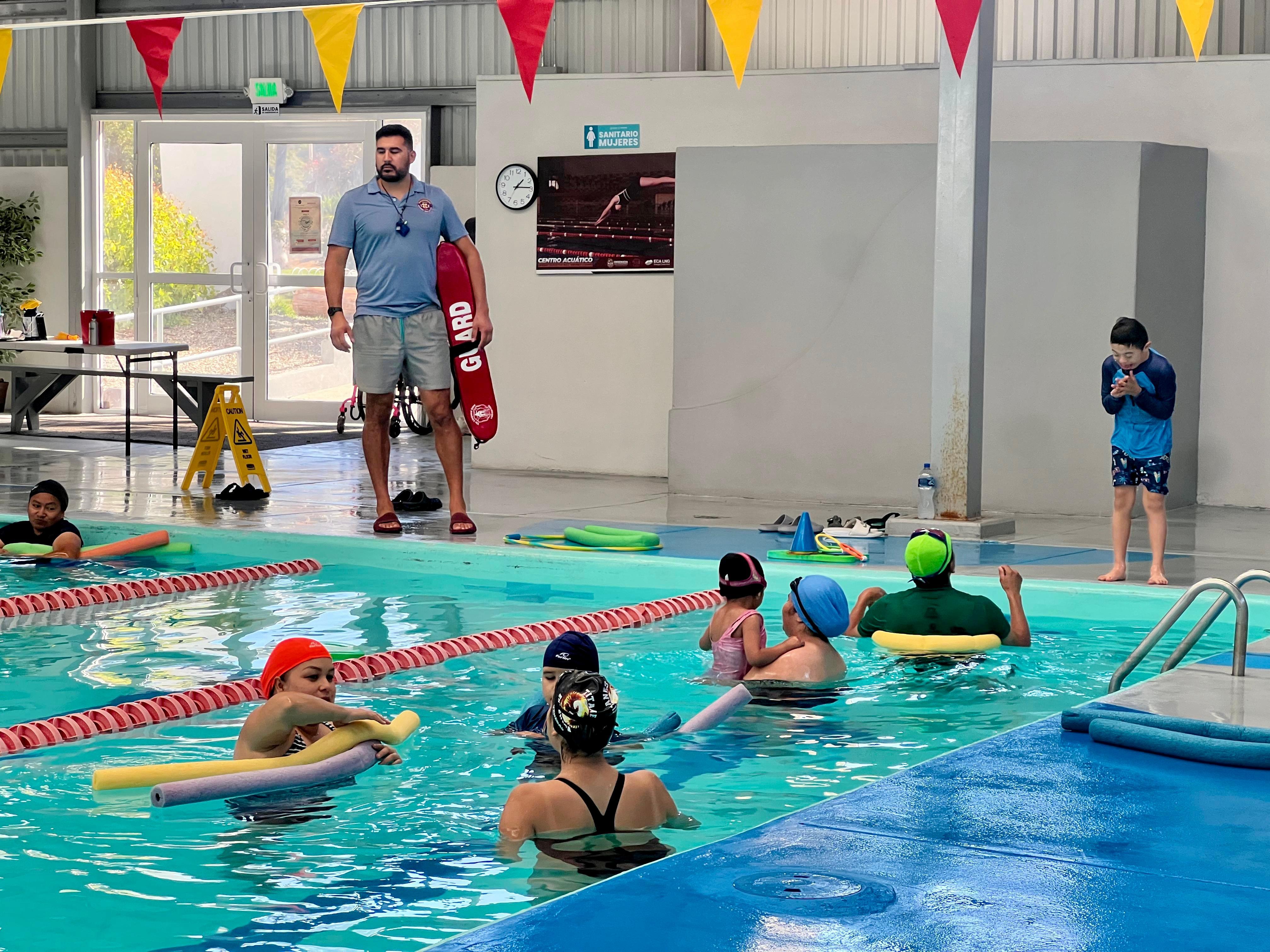 Impulsa Gobierno de Ensenada programas de natación a bajo costo en Centros Acuáticos