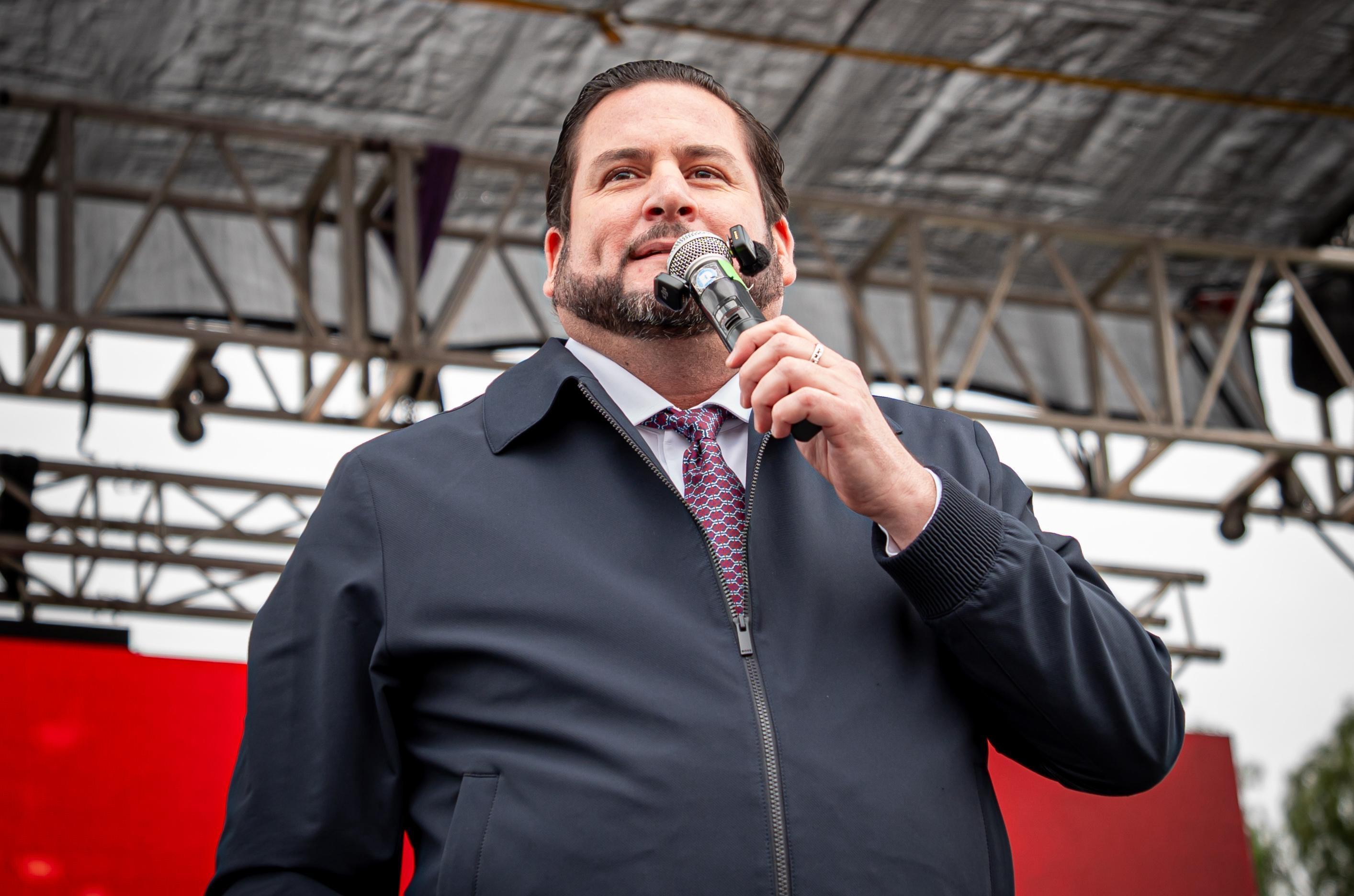 Convive Ismael Burgueño con niñas y niños tijuanenses en la celebración de Día de Reyes 2026