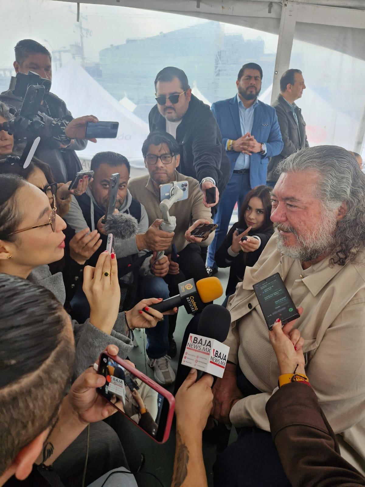 Celebra corporación caliente el día de Reyes Magos