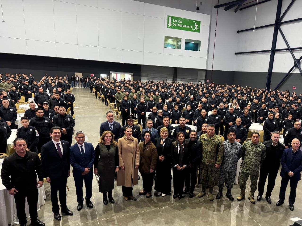Reconocen a policías municipales de Ensenada por su destacada labor en favor de la seguridad