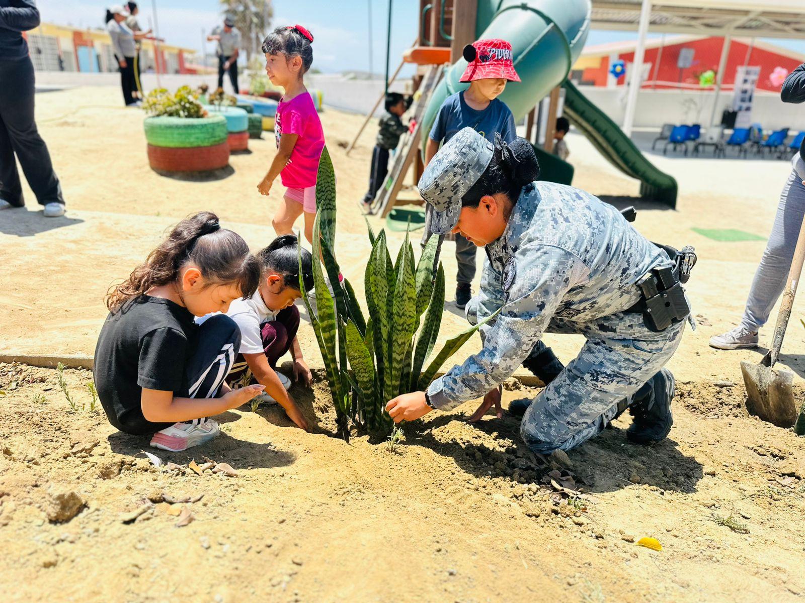 Guardia Nacional lleva a cabo jornada de Reforestación en BC, con la finalidad de concientizar sobre el cuidado del medio ambiente y fomentar la prevención en la niñez y las familias.