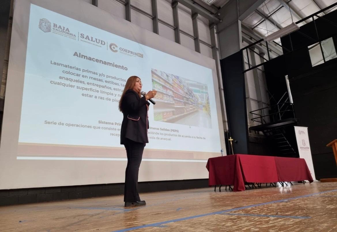 Capacita COEPRIS BC a escuelas en la preparación higiénica de alimentos